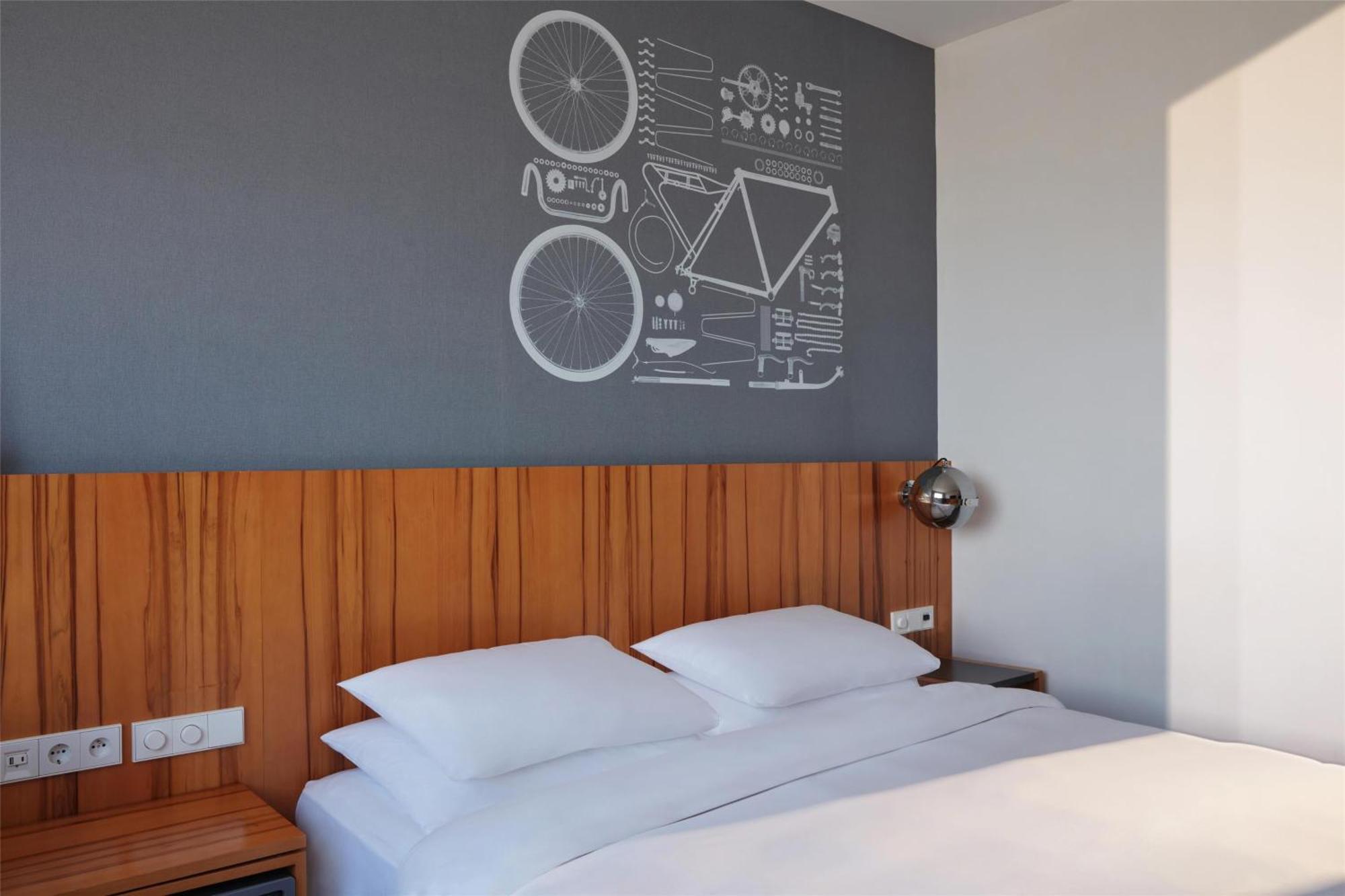 Quarto Deluxe com Cama King-size e Vista de Montmartre