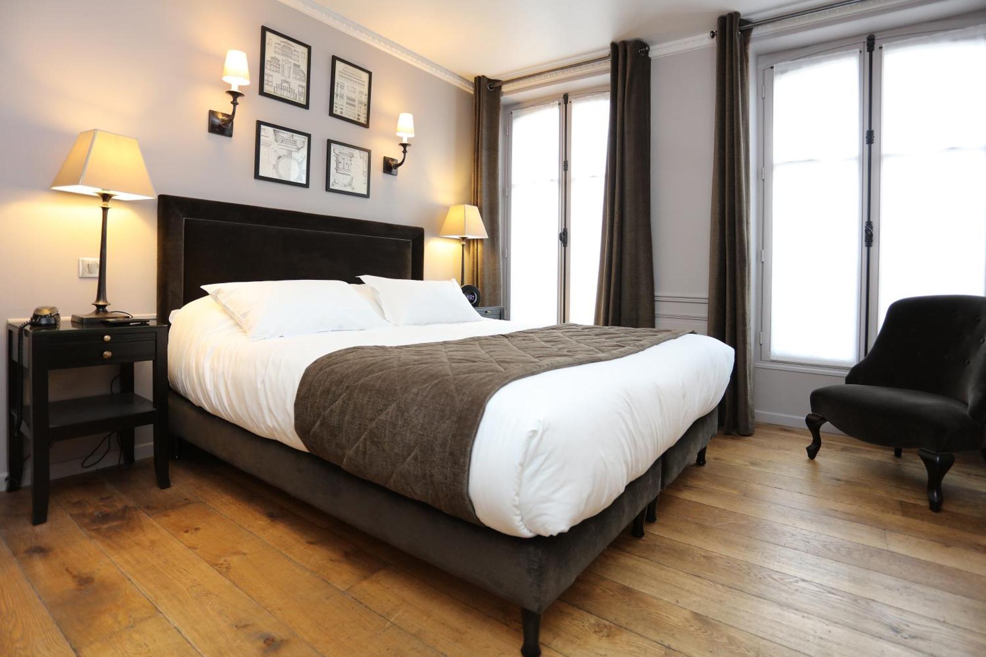 Quarto Deluxe com Cama de Casal ou 2 de Solteiro e Varanda
