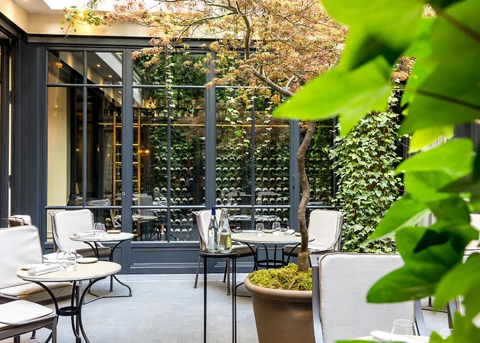Resort: Le Burgundy Paris