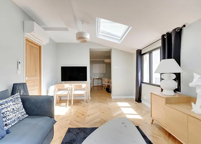 Pick A Flat'S Apartments In Montmartre - Rue Lepic