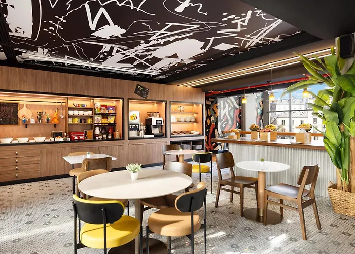Moxy Paris La